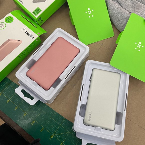 ROSE GOLD belkin 5000mAh Pocket Power 5K Portable Power Bank - Picture 8 of 10